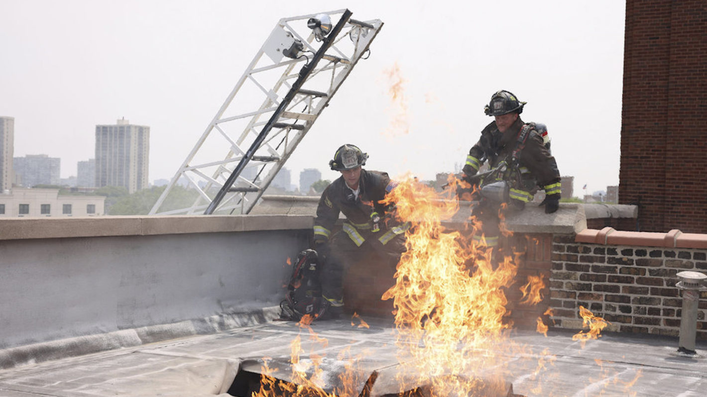 Jesse Spencer as Casey, Christian Stolte as Mouch in Chicago Fire