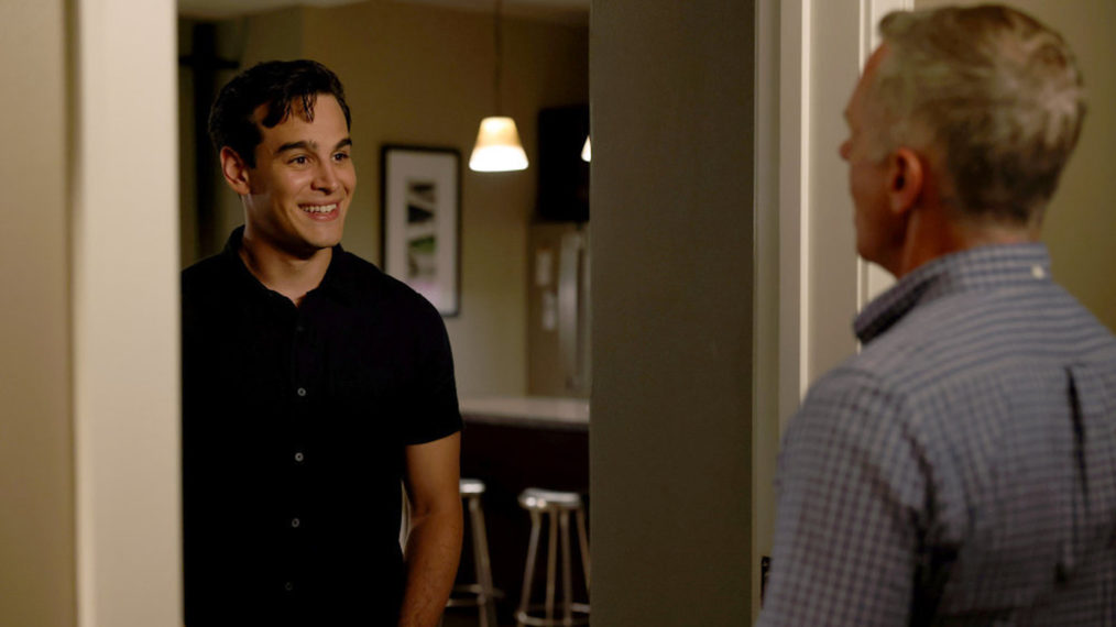 Alberto Rosende as Gallo, David Eigenberg as Herrmann in Chicago Fire