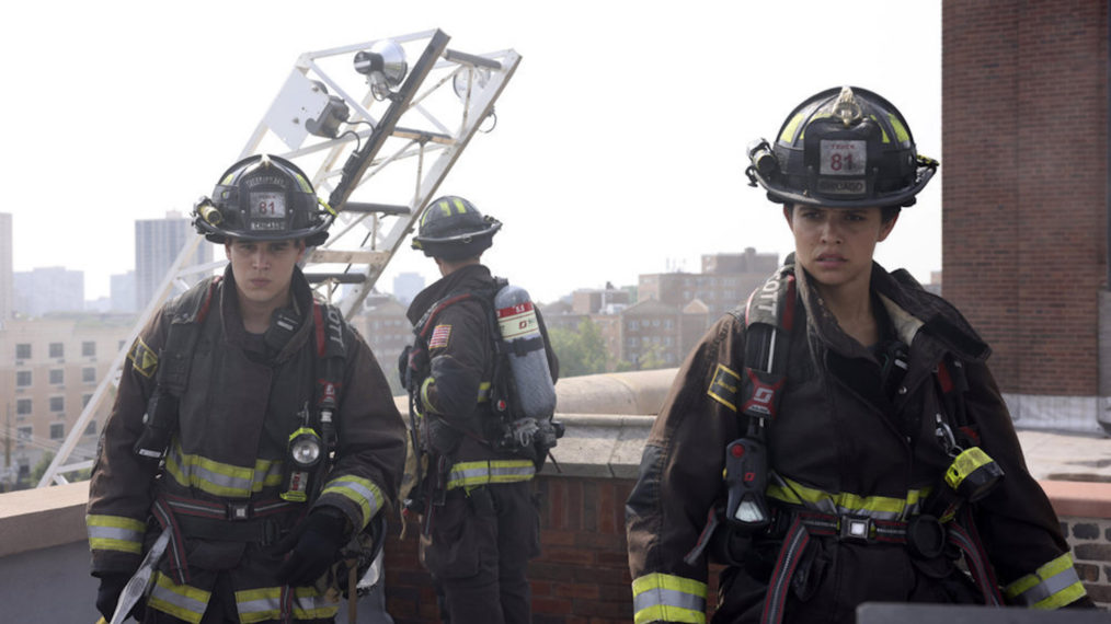 Alberto Rosende as Gallo, Miranda Rae Mayo as Kidd in Chicago Fire