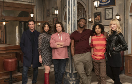 Noah Wyle, Gina Bellman, Christian Kane, Aldis Hodge, Aleyse Shannon, Beth Riesgraf in Leverage: Redemption