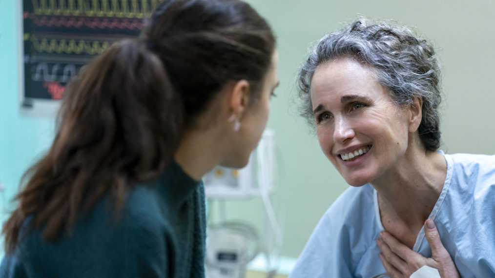 Margaret Qualley as Alex, Andie MacDowell as Paula in Maid