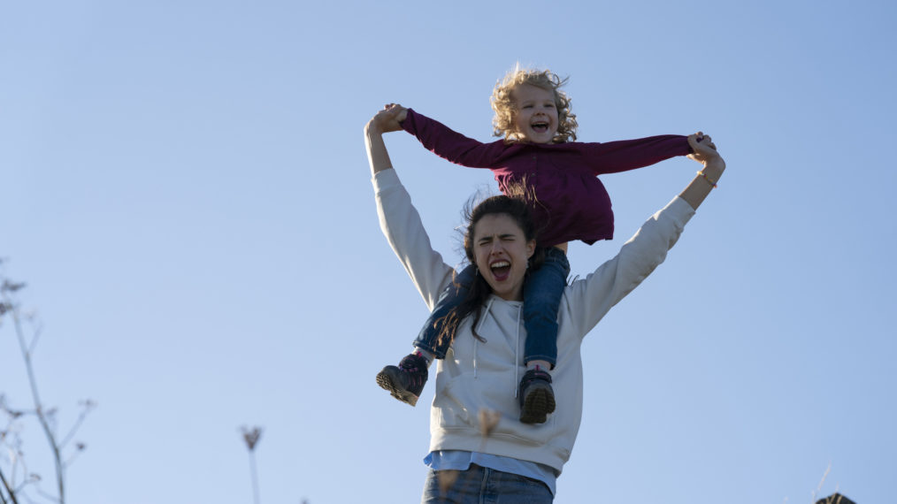 Margaret Qualley as Alex and Rylea Nevaeh Whittet as Maddy in Maid