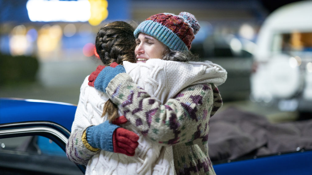 Margaret Qualley as Alex, Andie MacDowell as Paula in Maid