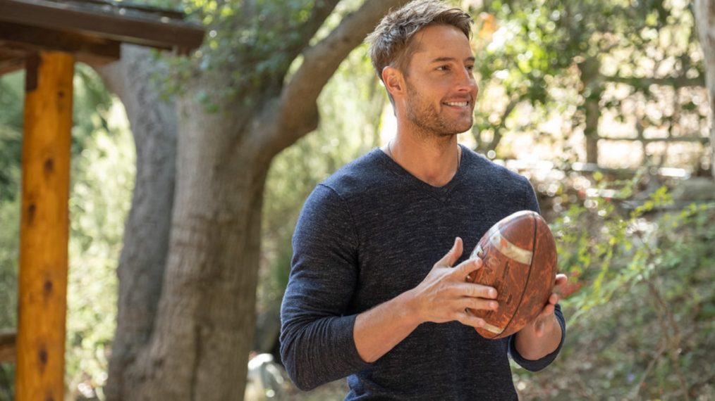 This Is Us Season 5 - Justin Hartley as Kevin with football