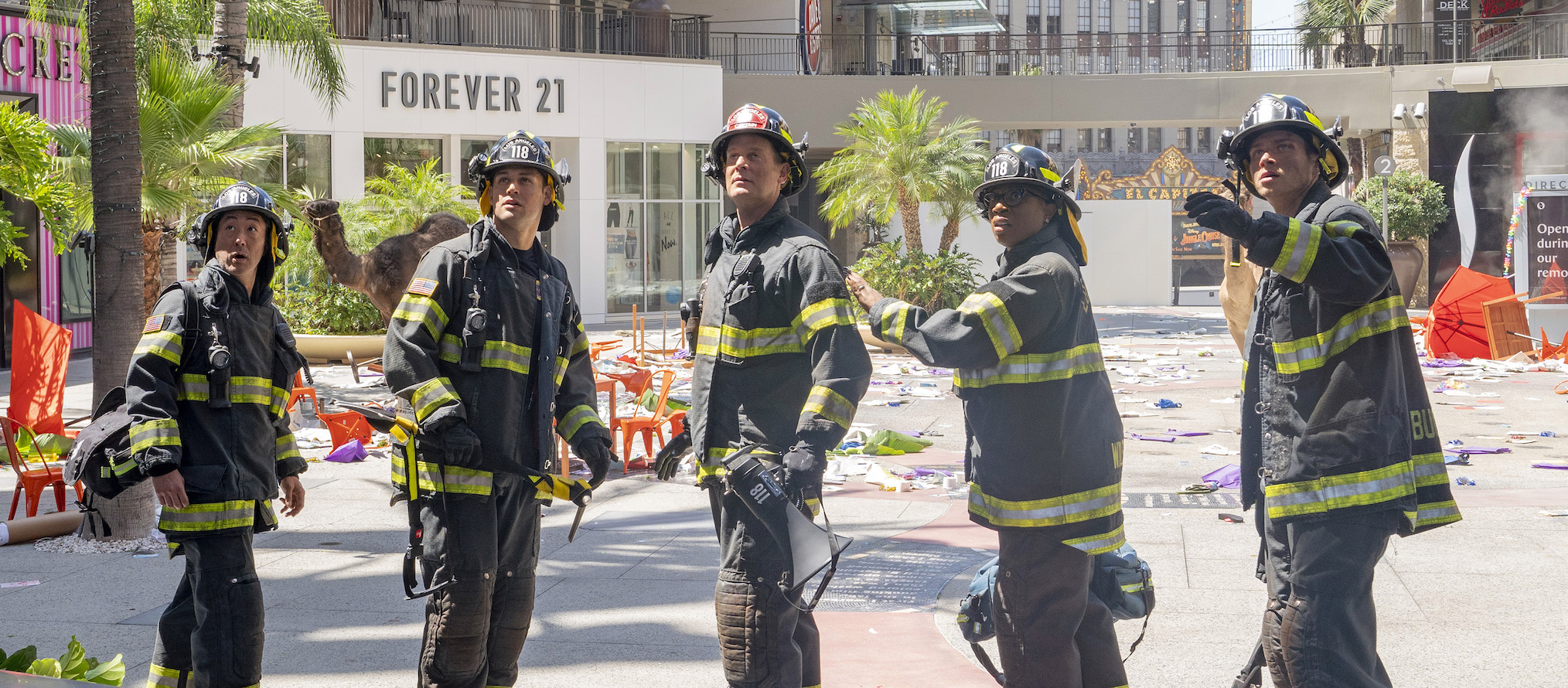 Kenneth Choi, Ryan Guzman, Peter Krause, Aisha Hinds, Oliver Stark in 9-1-1