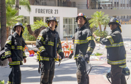 Kenneth Choi, Ryan Guzman, Peter Krause, Aisha Hinds, Oliver Stark in 9-1-1