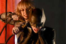 Batwoman - Rachel Skarsten as Alice and Ruby Rose as Kate Kane