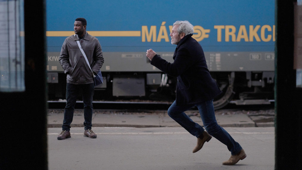 Tcheky Karyo running in Baptiste