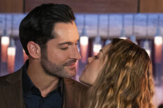 Tom Ellis as Lucifer, Lauren German as Chloe in Lucifer