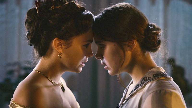 Dickinson - Hailee Steinfeld as Emily and Ella Hunt as Sue