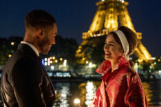 Lucien Laviscount as Alfie, Lily Collins as Emily in Emily in Paris