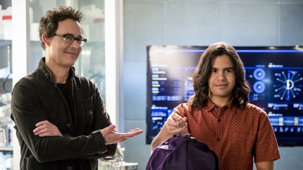 Tom Cavanagh as Harrison Wells, Carlos Valdes as Cisco Ramon in The Flash