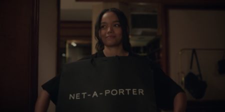 Zoya in Gossip Girl (2021) With Net-a-Porter Bag