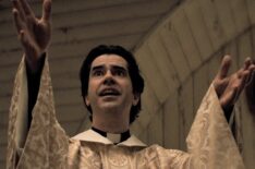 Hamish Linklater in Midnight Mass - Season 1 on Netflix