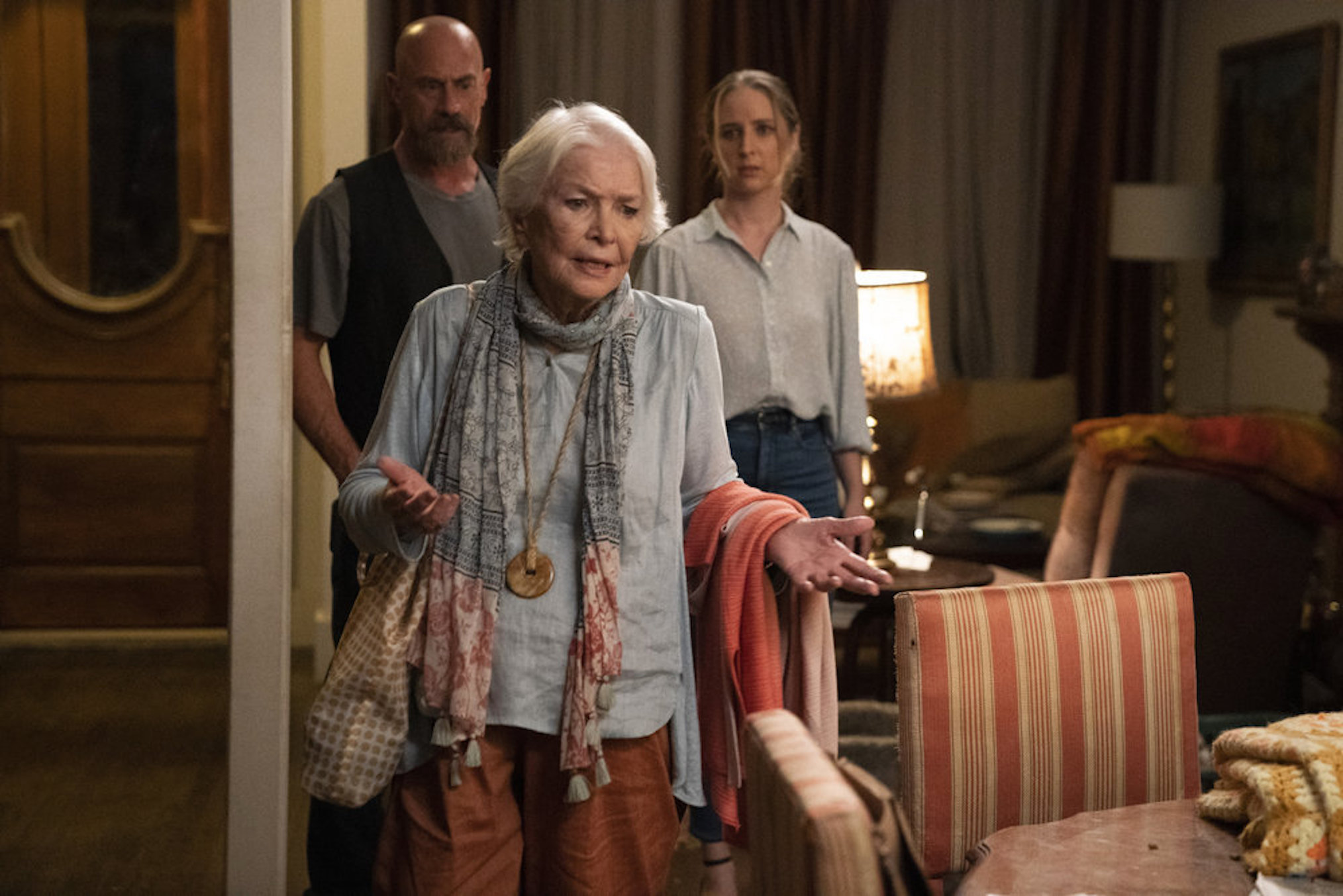 Christopher Meloni as Elliot, Ellen Burstyn as Bernadette, Allison Siko as Kathleen in Organized Crime