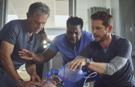 Bruce Greenwood, Malcolm-Jamal Warner, Matt Czuchry in The Resident