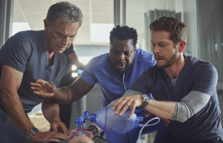 Bruce Greenwood, Malcolm-Jamal Warner, Matt Czuchry in The Resident