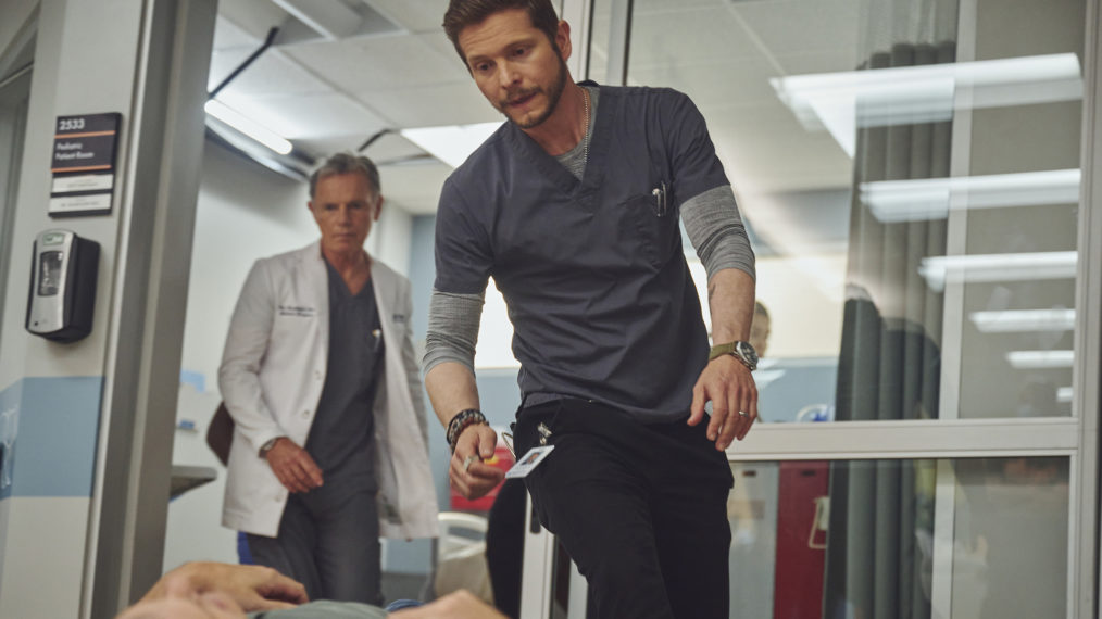 Bruce Greenwood as Bell, Matt Czuchry as Conrad in The Resident