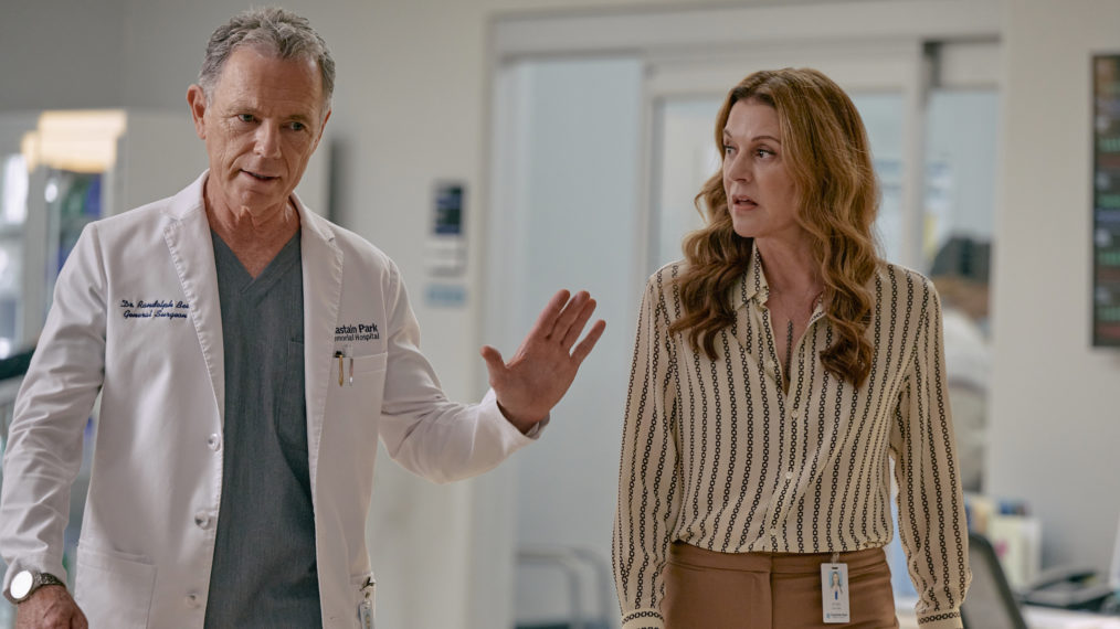 Bruce Greenwood as Bell, Jane Leeves as Kit in The Resident