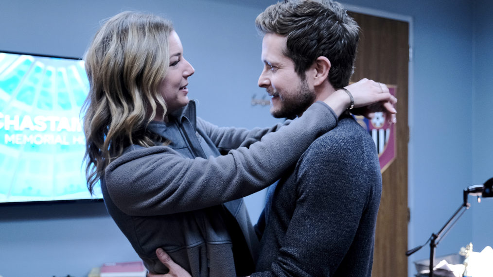 Emily VanCamp as Nic, Matt Czuchry as Conrad in The Resident