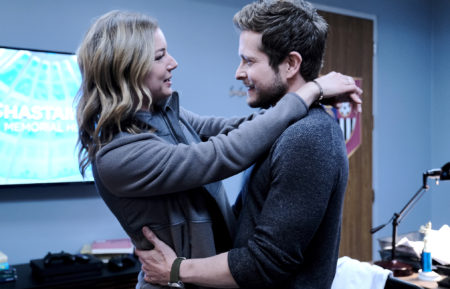 Emily VanCamp as Nic, Matt Czuchry as Conrad in The Resident