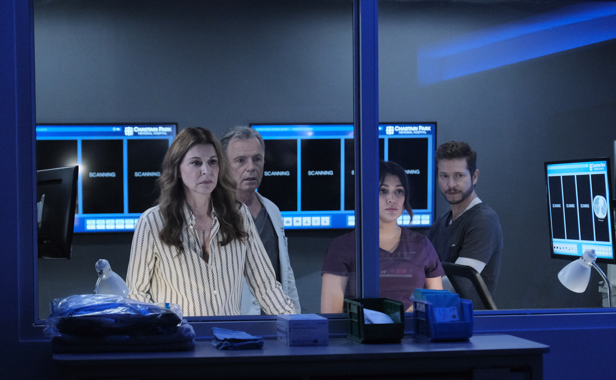 Jane Leeves, Bruce Greenwood, Anuja Joshi, Matt Czuchry in The Resident