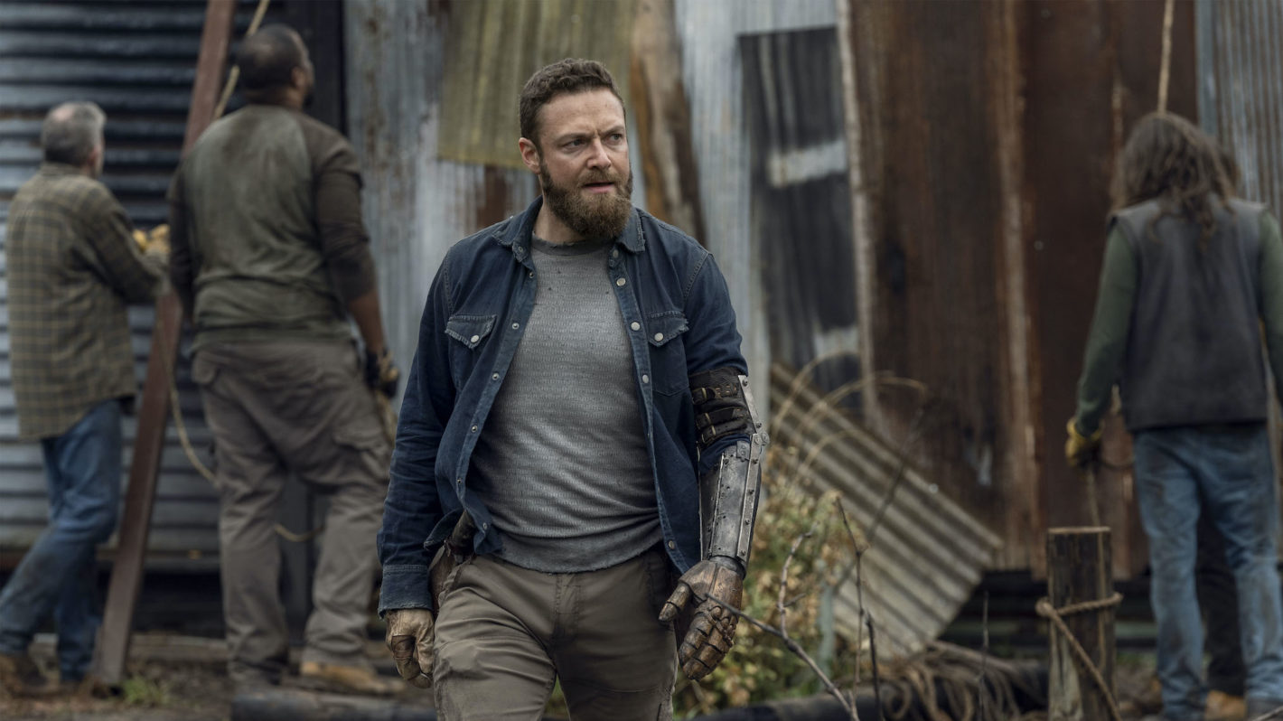 'The Walking Dead' Star Ross Marquand on Exploring Aaron's Dark Side(02)