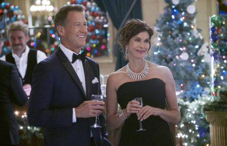 James Denton and Teri Hatcher in A Kiss Before Christmas