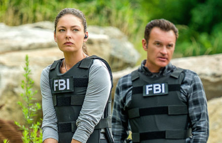 Alexa Davalos as Kristin Gaines, Julian McMahon as Jess LaCroix in FBI Most Wanted