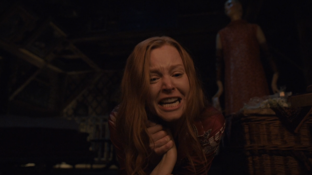 Lauren Ambrose as Dorothy in Servant