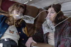 Ella Purnell and Sophie Nélisse on the plane in the Yellowjackets pilot