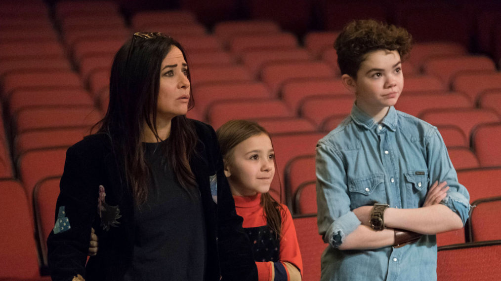 Pamela Adlon, Olivia Edward, Hannah Alligood in Better Things