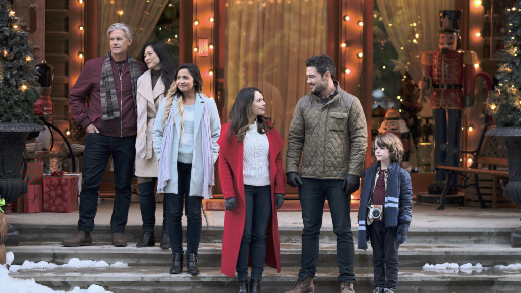 Janel Parrish, Ryan Paevey in Coyote Creek Christmas