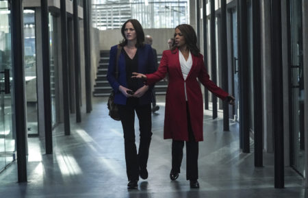 Jorja Fox as Sara Sidle, Paula Newsome as Maxine Roby in CSI Vegas