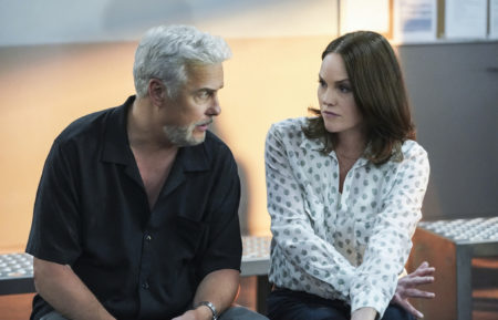 William Petersen as Dr. Gil Grissom, Jorja Fox as Sara Sidle in CSI Vegas