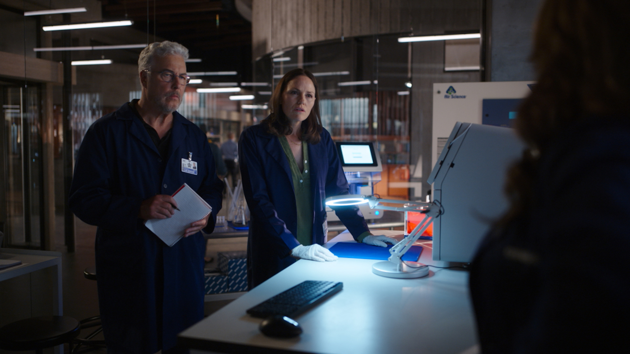 William Petersen as Dr. Gil Grissom, Jorja Fox as Sara Sidle in CSI Vegas