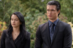 Camila Mendes as Veronica, Charles Melton as Reggie in Riverdale