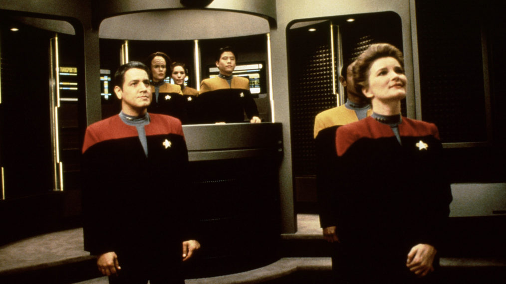 Robert Beltran, Roxann Dawson, Garrett Wang, Kate Mulgrew in Star Trek Voyager