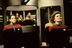 Robert Beltran, Roxann Dawson, Garrett Wang, Kate Mulgrew in Star Trek Voyager