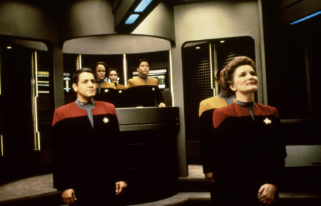 Robert Beltran, Roxann Dawson, Garrett Wang, Kate Mulgrew in Star Trek Voyager