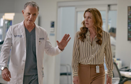 Bruce Greenwood as Bell, Jane Leeves as Kit in The Resident