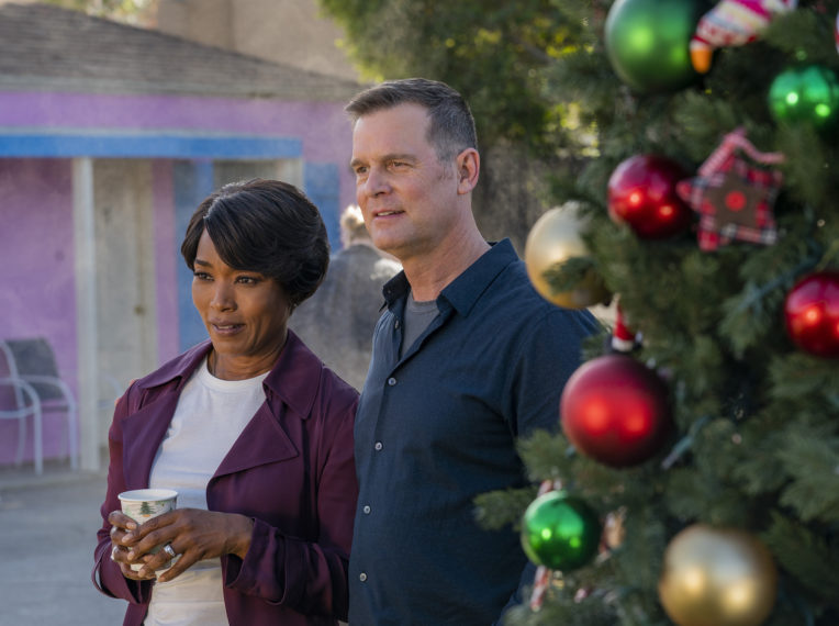 Angela Bassett as Athena, Peter Krause as Bobby in 9-1-1