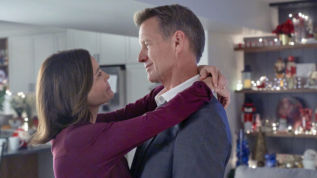 Teri Hatcher, James Denton in A Kiss Before Christmas