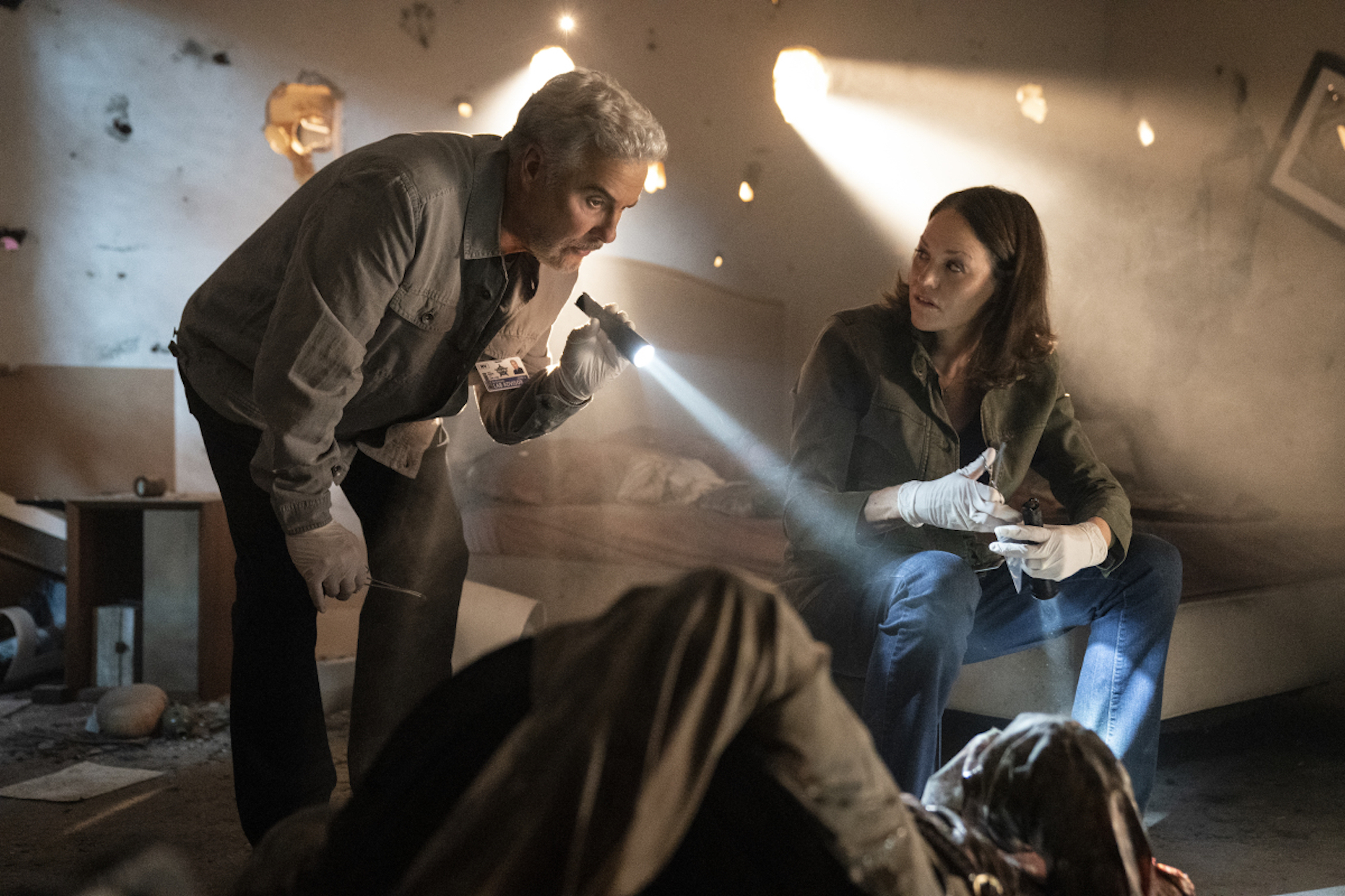 William Petersen as Dr. Gil Grissom, Jorja Fox as Sara Sidle in CSI Vegas