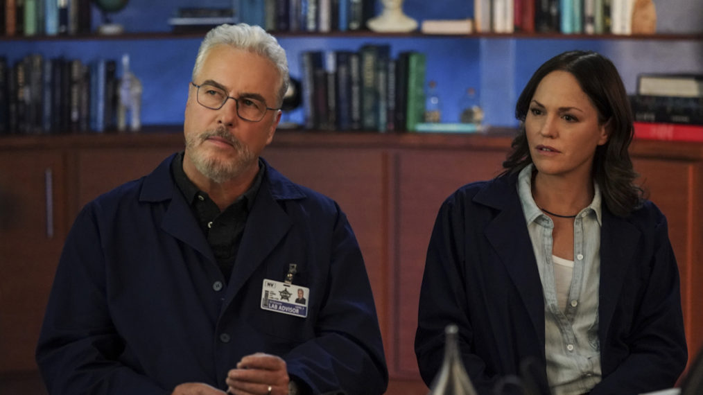 William Petersen as Dr. Gil Grissom, Jorja Fox as Sara Sidle in CSI Vegas