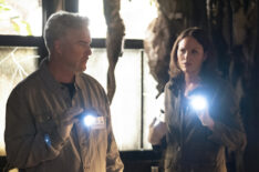 William Petersen as Dr. Gil Grissom, Jorja Fox as Sara Sidle in CSI Vegas