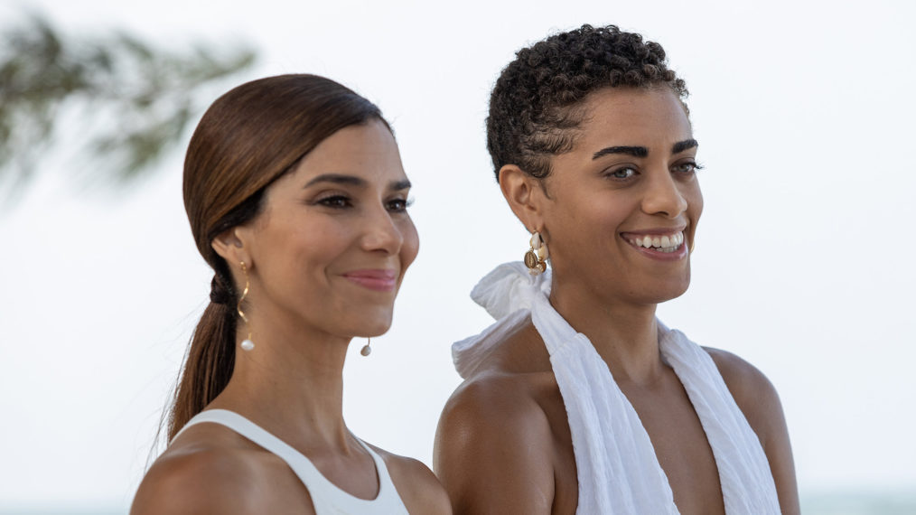 Roselyn Sánchez as Elena and Kiara Barnes as Ruby in Fantasy Island