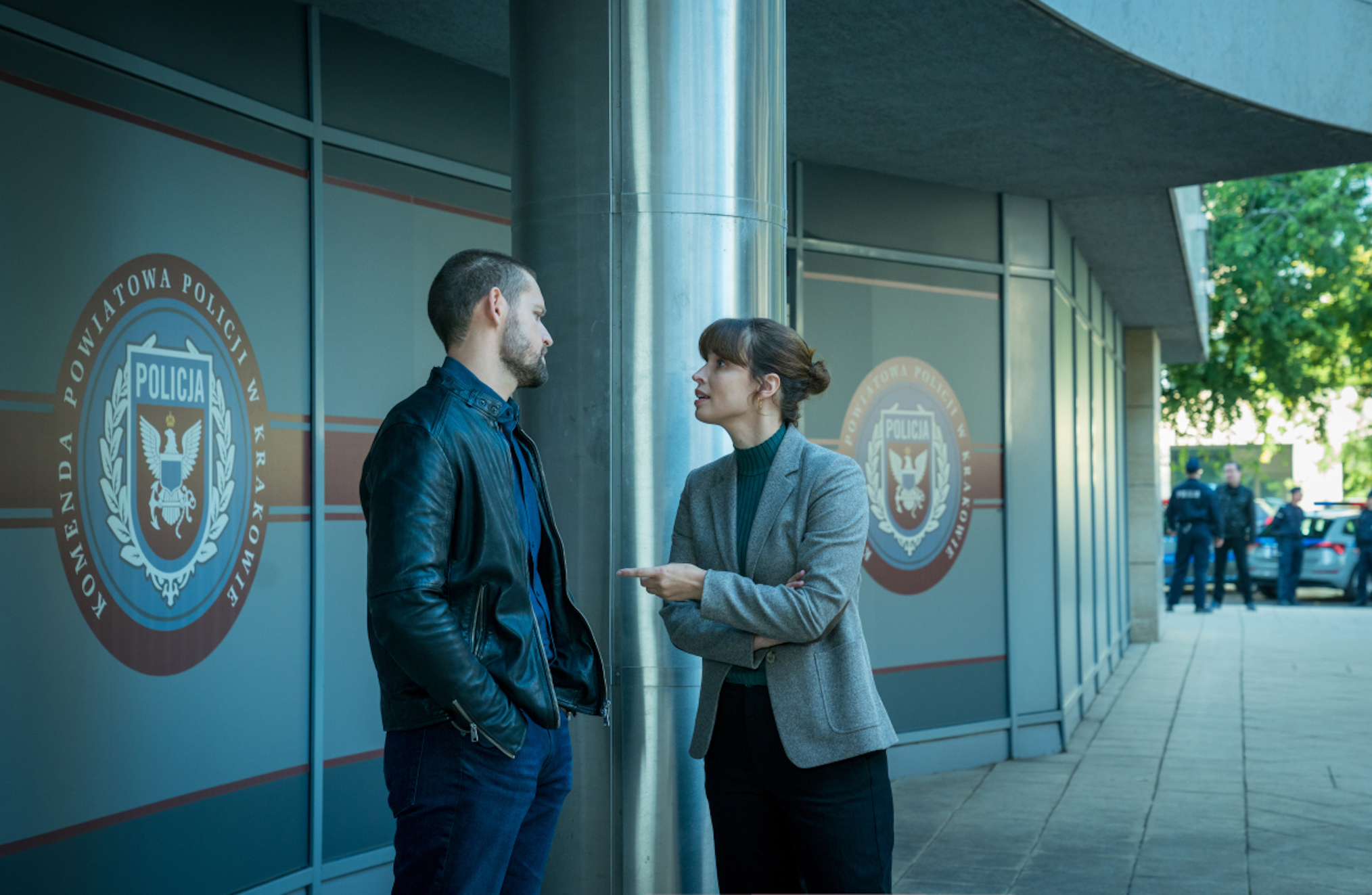 Luke Kleintank as Forrester, Heida Reed as Kellett in FBI International