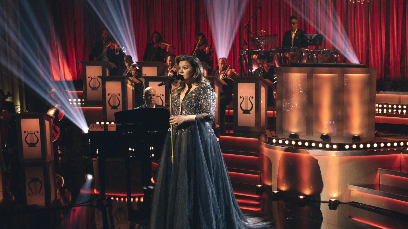 Kelly Clarkson Holiday Special 'When Christmas Comes Around' Airing on NBC