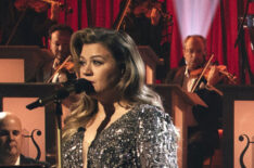 Kelly Clarkson Holiday Special 'When Christmas Comes Around' Airing on NBC